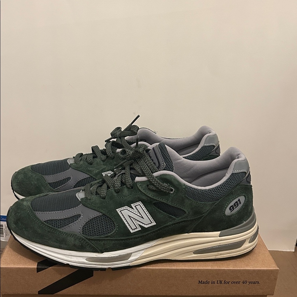 New Balance 991 V2 Made in UK 13 Green Sneakers
